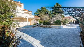 Grill-/Picknickplatz