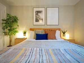 Appartement | Espace de travail pour ordinateurs portables, fer et planche à repasser