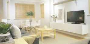 Smart TV - Central Spacious & Stylish Apartment (Oxford)