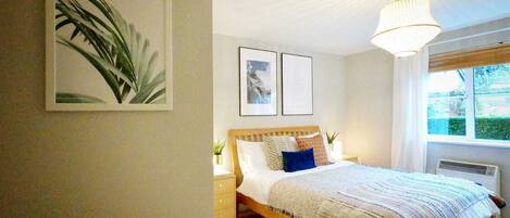 Two-Bedroom Apartment | Laptop workspace, iron/ironing board, free WiFi, bed sheets