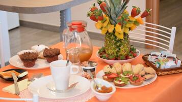 Free daily buffet breakfast