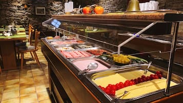 Morgenmadsbuffet hver dag (10 EUR pr. person)
