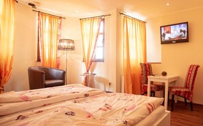 Standard Double Room | Minibar, in-room safe, free WiFi, bed sheets - Hotel Mosella (Bullay)
