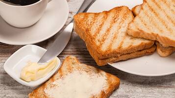 Café da manhã com buffet grátis todos os dias