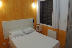 Standard Double Room | Free WiFi, bed sheets - Hotel Itapevi (Itapevi)