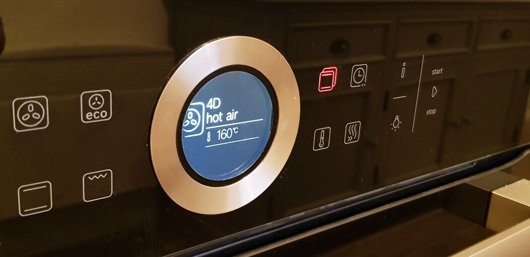 A control panel with a 4D hot air feature set to 160°C.
