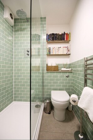 Standard Apartment | Bathroom