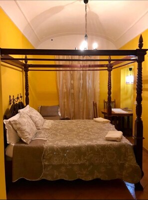 Quarto triplo | Berços grátis, Wi-Fi (sobretaxa), roupa de cama