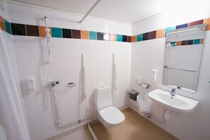 Deluxe Double Room | Bathroom | Shower, towels - Saxnäsgården Hotell & Konferens (Marsfjäll)