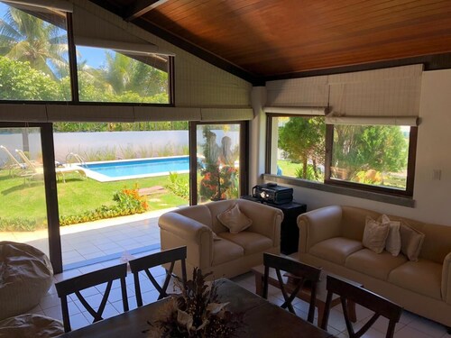 Large house, gated community in Guarajuba, with pool, barbecue !!!