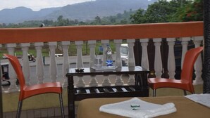 Terrace/patio - HOTEL OM PALACE (Mawal)