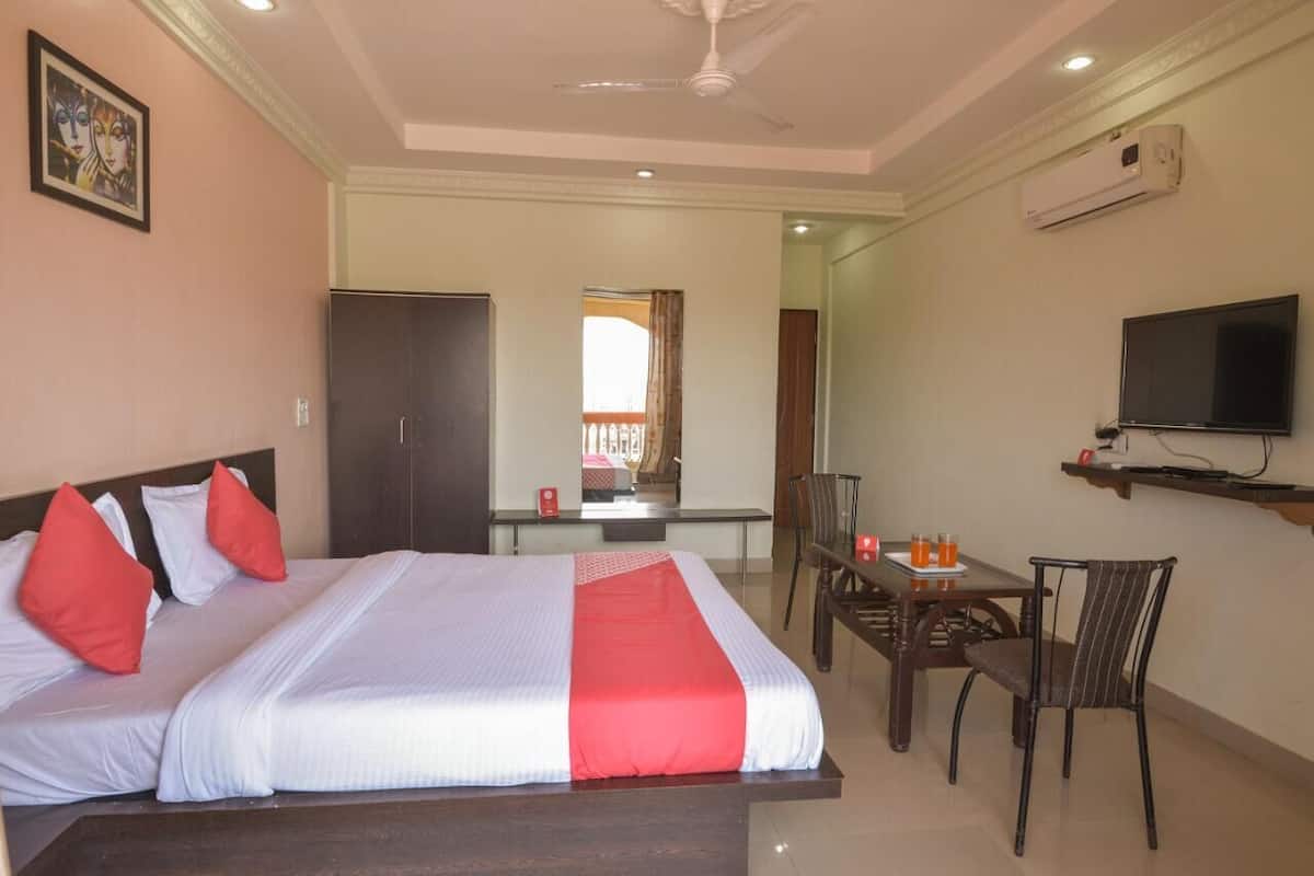 Deluxe Room, 1 Queen Bed | Free WiFi