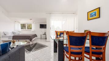 Apartamento (A2) | Opções para refeição no quarto