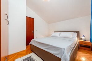 Apartment (A2) | 1 bedroom, desk, free WiFi, bed sheets