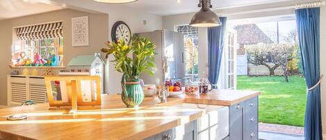 Kühlschrank, Mikrowelle, Geschirrspüler