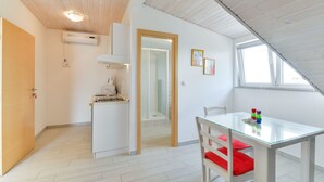 Studio (A2) | Living area | Flat-screen TV - Apartments Liovic (Vir)