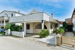 BBQ/picnic area - Apartments Liovic (Vir)