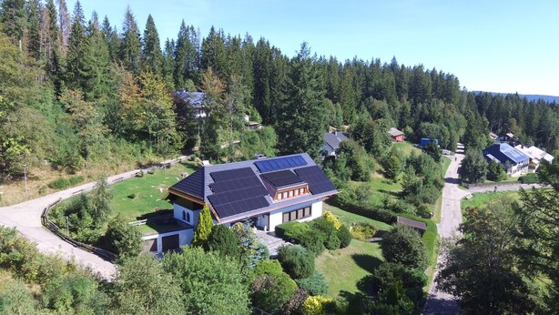 A residential area with houses surrounded by dense forest. - Villa in the Black Forest with indoor pool (Falkau)