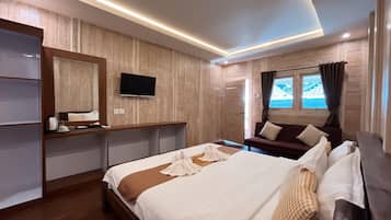 Bungalow Deluxe | Seprai premium, meja kerja, ruang kerja ramah laptop, dan kedap suara
