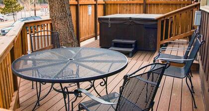 Cabin with Personal Hot Tub - Perfect for the Whole Family