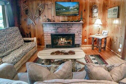 Cabin with Personal Hot Tub - Perfect for the Whole Family