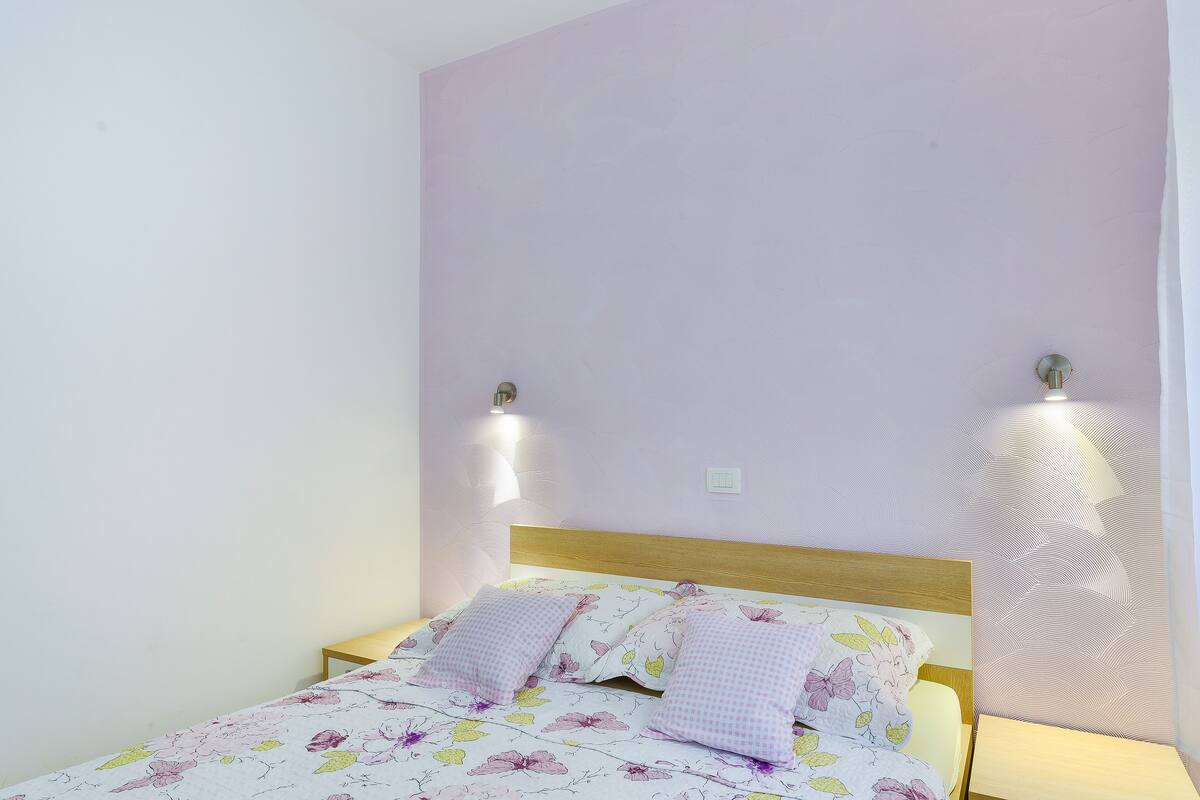 1 habitación, tabla de planchar con plancha, wifi gratis y ropa de cama 