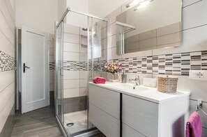 Apartment, 3 Schlafzimmer | Badezimmer | Dusche, kostenlose Toilettenartikel, Haartrockner, Handtücher