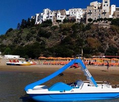 Private beach nearby, white sand, sun loungers, beach umbrellas