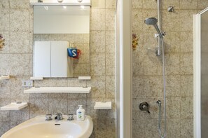 Apartment, 2 Bedrooms | Bathroom | Shower, free toiletries, hair dryer, towels