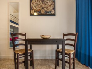 In-room dining - Casa Vacanza Santa Laura Loft (Sperlonga)
