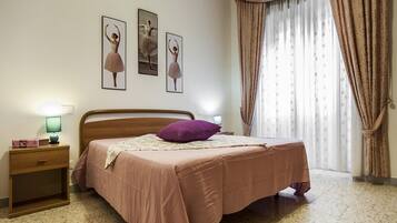 3 bedrooms, premium bedding, free WiFi, bed sheets