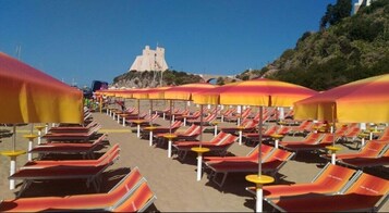 Spiaggia privata nelle vicinanze, sabbia bianca, lettini da mare