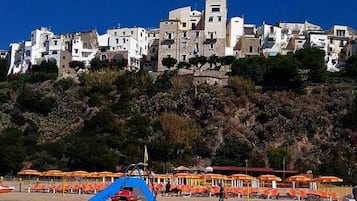 Private beach nearby, white sand, sun-loungers, beach umbrellas