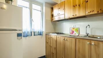 Studio | Private kitchen | Fridge, microwave, stovetop, espresso maker