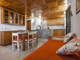 Appartamento, 2 camere da letto | Cucina privata | Frigorifero, microonde (su richiesta), piano cottura