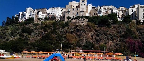 Spiaggia privata nelle vicinanze, sabbia bianca, lettini da mare