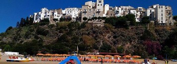 Spiaggia privata nelle vicinanze, sabbia bianca, lettini da mare