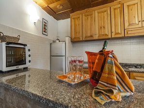 Apartment, 2 Bedrooms | Private kitchen