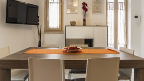 Leilighet, 4 soverom | Spiseområde på rommet