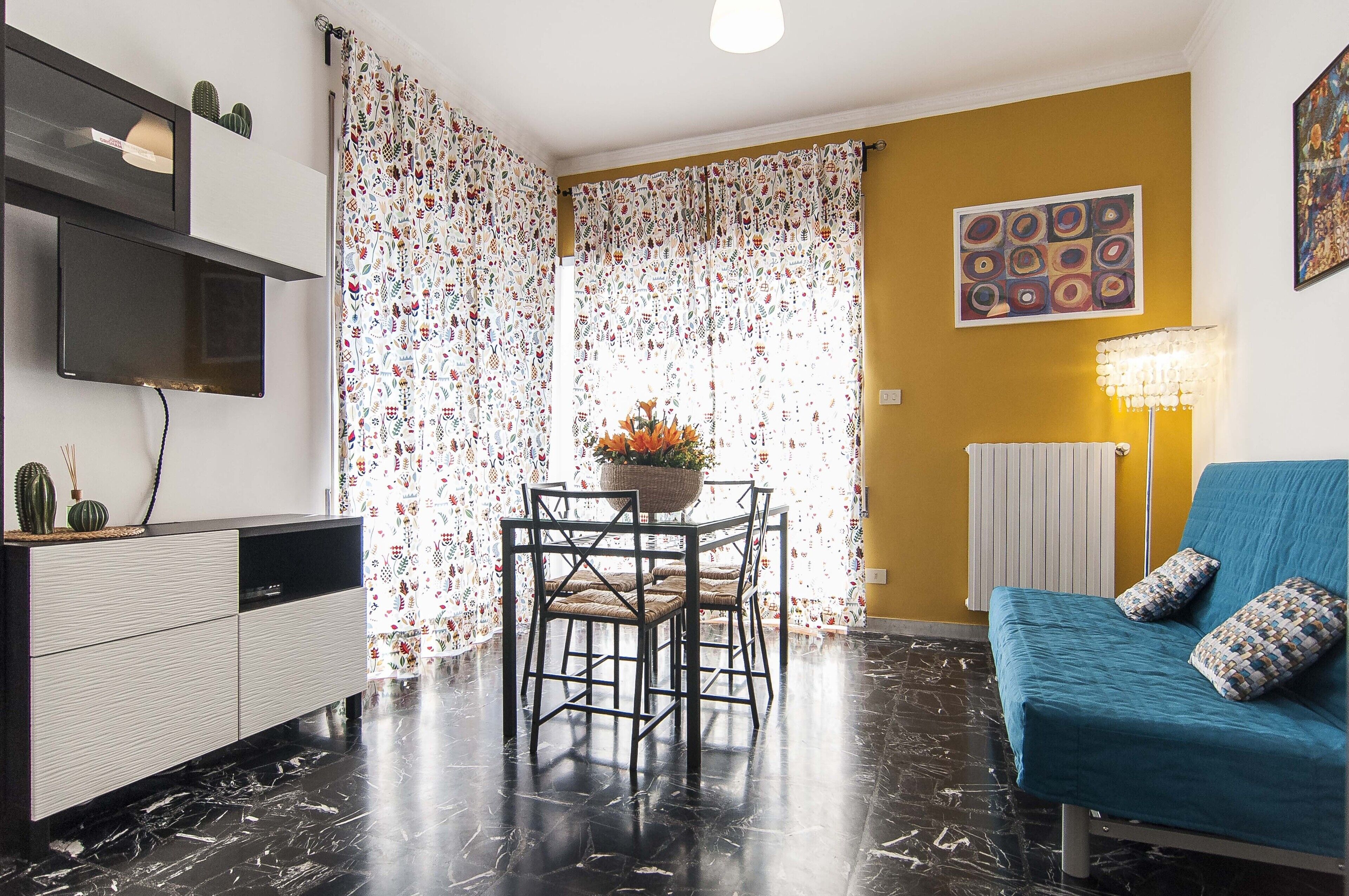 Huoneisto, 2 makuuhuonetta | Oleskelualue | LCD-televisio