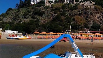 Spiaggia privata nelle vicinanze, sabbia bianca, lettini da mare