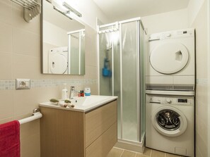 Studio | Bathroom