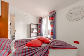 Apartemen, 1 kamar tidur (A1) | Meja kerja, Wi-Fi gratis, dan seprai linen