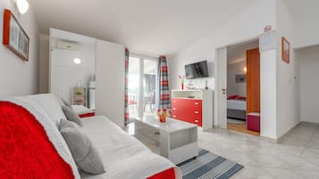 Appartement, 1 chambre (A1) | Aire de séjour | Téléviseur à écran plat