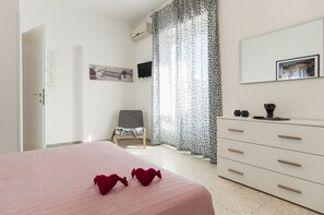 Apartment, 2 Bedrooms | 2 bedrooms, premium bedding, free WiFi, bed sheets - Casa Vacanza Eolo (Sperlonga)