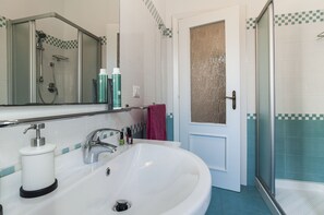 Apartment, 2 Bedrooms | Bathroom - Casa Vacanza Mare Verde (Sperlonga)