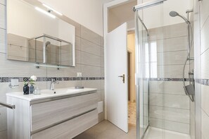 Apartment, 3 Schlafzimmer | Badezimmer | Dusche, kostenlose Toilettenartikel, Haartrockner, Bidet