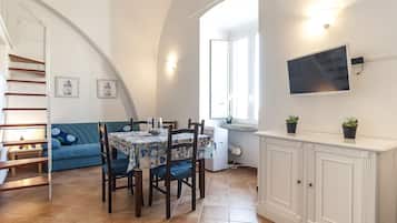 Apartment, 1 Bedroom | In-room dining