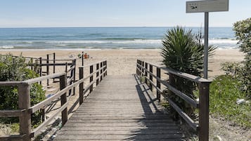 Private beach nearby, white sand, sun loungers, beach umbrellas