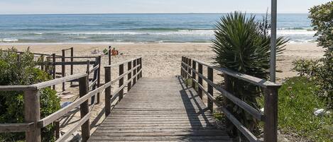 Private beach nearby, white sand, sun loungers, beach umbrellas